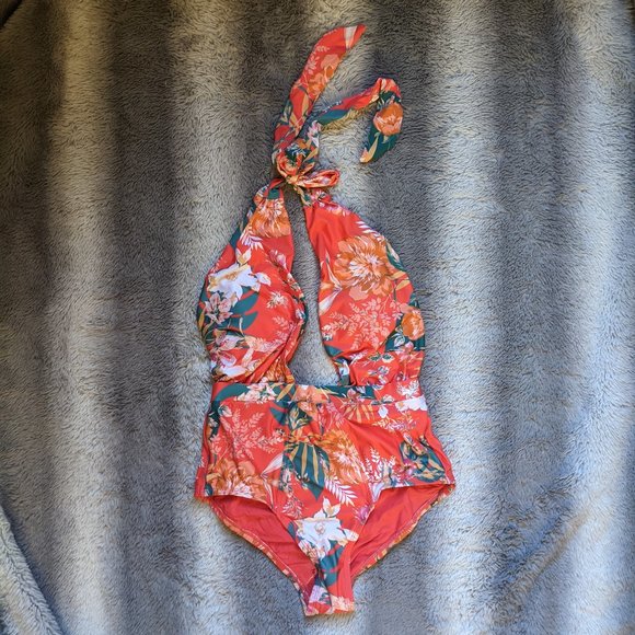 SALE! The Bethany One-Piece Swimsuit - Picture 10 of 10